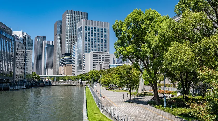幅広い構造物を対象として、建築工事及び内装工事などを行っています。